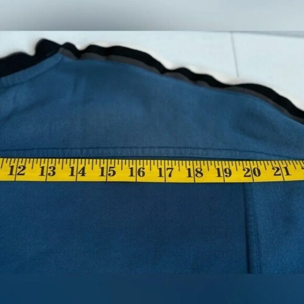 The North Face Men's Small Blue UltraWick Crew‎ Neck Long Sleeve Knit Sweatshirt